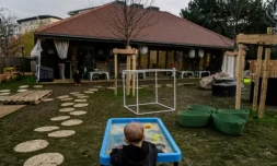A la crèche en plein air "Souris en herbe" à Lyon, le 11 décembre 2025 ( AFP / Jeff PACHOUD )