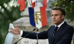 Le président Emmanuel Macron célèbrele 78e anniversaire du débarquement des Alliés en Provence, le 17 août 2023 à Bormes-les-Mimosas, dans le Var ( POOL / CHRISTOPHE SIMON )