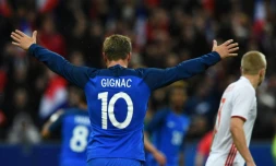 André-Pierre Gignac célèbre lors du match amical France - Russie,  le 29 mars 2016 au Stade de France
