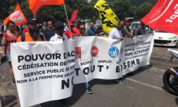 L'intersyndicale de La Poste se réunit devant la préfecture 