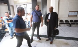 Alexandre Gigan au tribunal de Saint-Denis, accusé d'avoir fardé son chargement de cannes