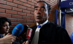 L'avocat français Alex Ursulet s'adresse aux journalistes au tribunal de Bobigny, au nord de Paris, le 27 mai 2016 ( AFP / FRANCOIS GUILLOT )