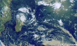 La tempête modérée Gombe au nord de Madagascar 