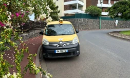 Saint-Paul : les véhicules de La Poste équipés de caméras pour l'entretien de la voirie