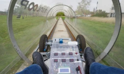 Prototype d'"Urbanloop" de l'école Lorraine INP testé le 21 octobre 2020 à Vandoeuvre-les-Nancy. Le véhicule futur sera largement vitré et ressemblera à une capsule de télésiège se déplaçant sur rail dans un tube transparent à une moyenne de 60 km/h