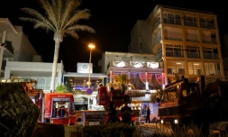 Des pompiers sur place aprÚs l'effondrement d'un restaurant à Playa de Palma, au sud de Palma de Majorque, la capitale de l'ßle méditerranéenne, le 23 mai 2024