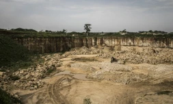 Une carrière qui alimente une cimenterie a partiellement détruit la forêt de Bandia au Sénégal, comme le montre cette photo du 25 septembre 2019.