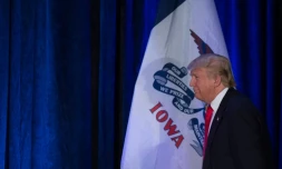 Le milliardaire Donald Trump avant de s'adresser à ses partisans dans l'Iowa, le 1er février 2016