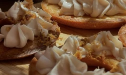 Un très vieux bateau, bloqués dans l'espace, boulangerie canine