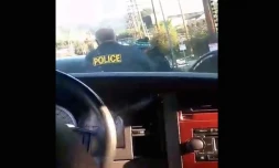 Une vidéo poignante où l\'on entend sangloter une adolescente pendant qu\'elle filme l\'arrestation de son père sans-papiers juste à côté du collège où il déposait l\'une de ses quatre filles créait l\'émotion vendredi aux Etats-Unis