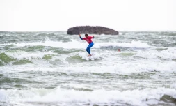  Mondiaux de longboard à Biarritz: Alice Lemoigne se qualifie pour le troisième tour