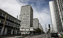 L'avenue du 8 mai 45 dans le centre-ville du Grand Ensemble de Sarcelles (Val-d'Oise), le 25 avril 2025 ( AFP / Thibaud MORITZ )