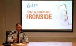 Le chef adjoint de la police australienne Nigel Ryan explique l'opération lors d'une conférence de presse, le 8 juin 2021 à Sydney