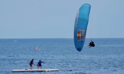 Un concours de parapente Master Accro se de?roule a? Saint-Leu ce dimanche. (Photo RB Imaz Press Re?union)