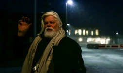 L'activiste anti-chasse à la baleine Paul Watson à sa sortie de prison à Nuuk, au Groenland, le 17 décembre 2024