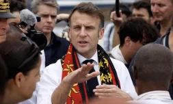 Emmanuel à son arrivée à l’aéroport de Dzaoudzi, à Mayotte ce 19 décembre 2024, après le passage du cyclone Chido sur l’archipel. 