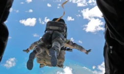 Exercice tactique sur l'île de Juan de Nova pour les parachutistes d'infanterie de marine