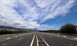 Route complètement vide