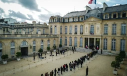 File d'attente pour signer les registres de condoléances installés à l'Elysée aprÚs le décÚs de l'ancien président de la République Jacques Chirac, le 28 septembre 2019 à Paris