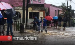 Pluies torentielles à Maurice : les évacuations se poursuivent 