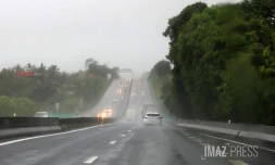 Perturbation tropicale : La Réunion toujours en vigilance fortes pluies et orages et risque de crues [?]