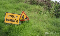 Panneau route barrée