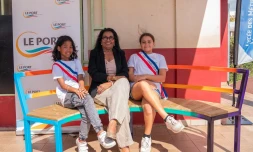 Le Port accueille un premier banc de l'amitié à l’école élémentaire Raoul Fruteau