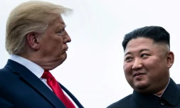 Donald Trump et Kim Jong Un lors de leur derniÚre rencontre, le 30 juin 2019, dans la zone démilitarisée entre les deux Corées