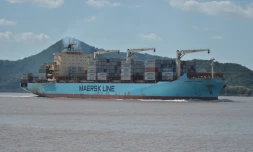 Evacuation du capitaine d\'un porte conteneurs