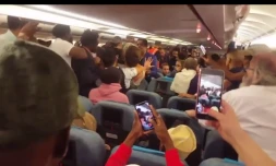 débarquement d'un passager agité dans le vol Air Austral