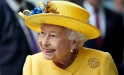 La reine Elizabeth II lors de l'inauguration d'une ligne de métro à Londres le 17 mai 2022