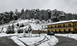 Un chalet de montagne transformé en camp de réfugiés près de Polineri, le 12 décembre 2019 en Grèce