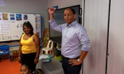 Emmanuel Séraphin et les élus de la ville visitent l’école maternelle de l’Éperon