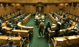 Nouvelle-Zélande : une députée interrompt une séance parlementaire avec un haka