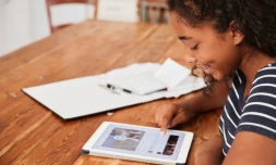 Le Département met à disposition des tablettes pour les collégiens boursiers