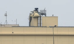 Photo montrant des dégâts occasionnés par une attaque de drone contre l'ambassade américaine à Bagdad, le 14 mars 2026 