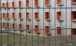 prisons 