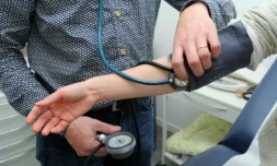 En 2025, seulement 5% des femmes disent avoir été questionnées par un médecin généraliste sur d'éventuelles violences conjugales lors d'une consultation récente, selon une étude publiée jeudi par la Haute autorité de santé, qui recommande de les interroger systématiquement ( AFP / Fred TANNEAU )