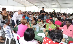repas des séniors au colosse avec joé bedier 
