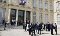 Des maires de communes touchées par les émeutes affluent au palais de l'Elysée pour une rencontre avec le président français Emmanuel Macron, le 4 juillet 2023 ( AFP / Ludovic MARIN )
