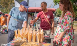 Le Port : vente de riz cultivé en milieu urbain au marché forain