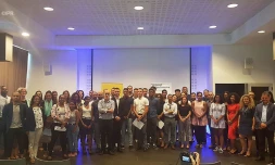 la poste recrute 44 jeunes 