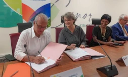 LâAgence Française de DĂ©veloppement s'engage avec la Cinor en faveur des mobilitĂ©s alternatives
