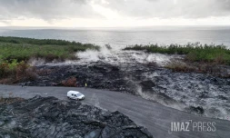 Route des laves : le brise-roche s'attaque à la lave refroidie, les travaux de reconstruction de la RN2 démarrent ce lundi 