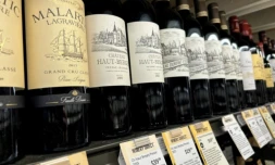Du vin français vendu dans un magasin à Laurel, dans le Maryland, le 13 mars 2025 ( AFP / Jim WATSON )