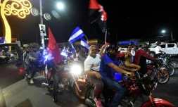 Des supporters du président Daniel Ortega fêtent le résultat des élections présidentielles, le 7 novembre 2016 à Managua, au Nicaragua