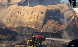 Maison en feu, incendie, Saint-Denis, pompiers, flammes, AMDR
