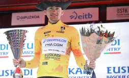 Le Français Paul Seixas, vainqueur du Tour du Pays basque, le 11 avril 2026 à Bergara
