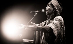 Joe Pilgrim et Leila Negrau au bisik