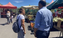 Le maire de Saint-Paul au marché apres Belal 